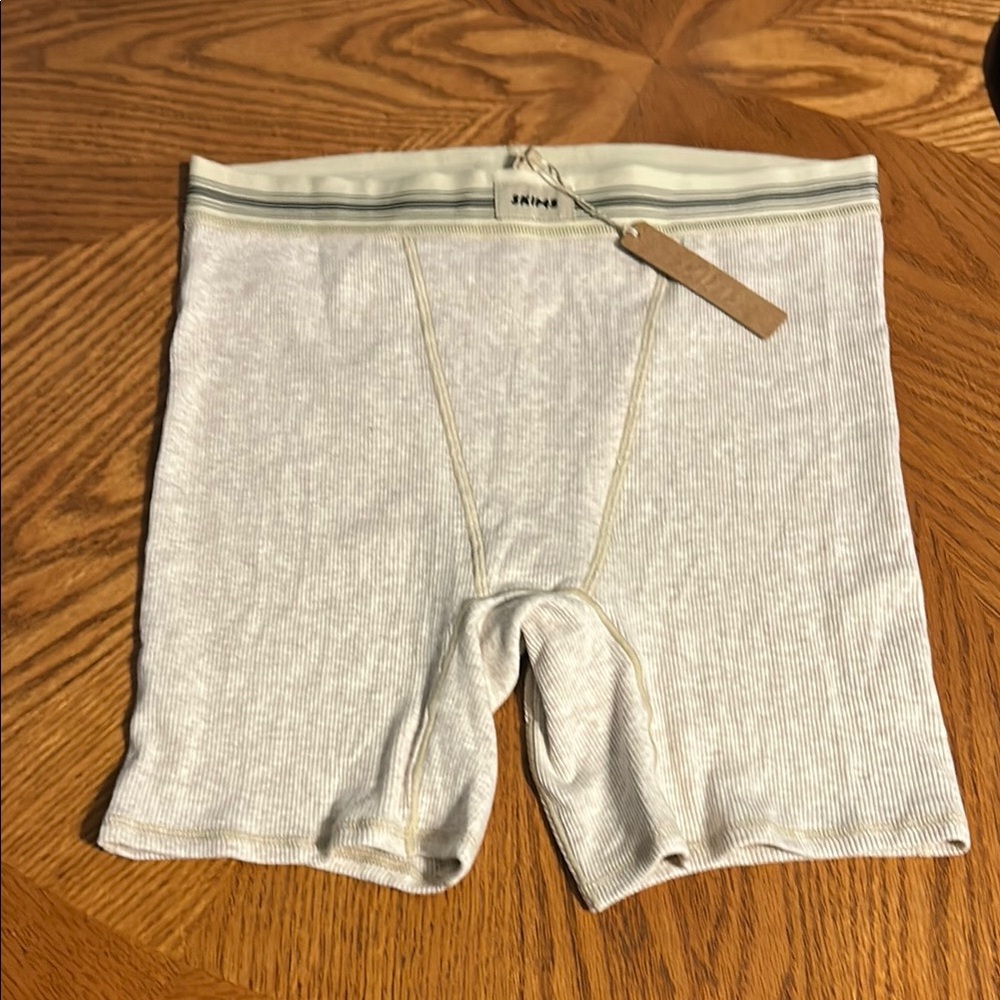 SKIMS women’s boyfriend boxers - M